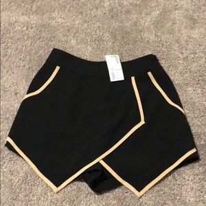 Black skort/shorts with pockets